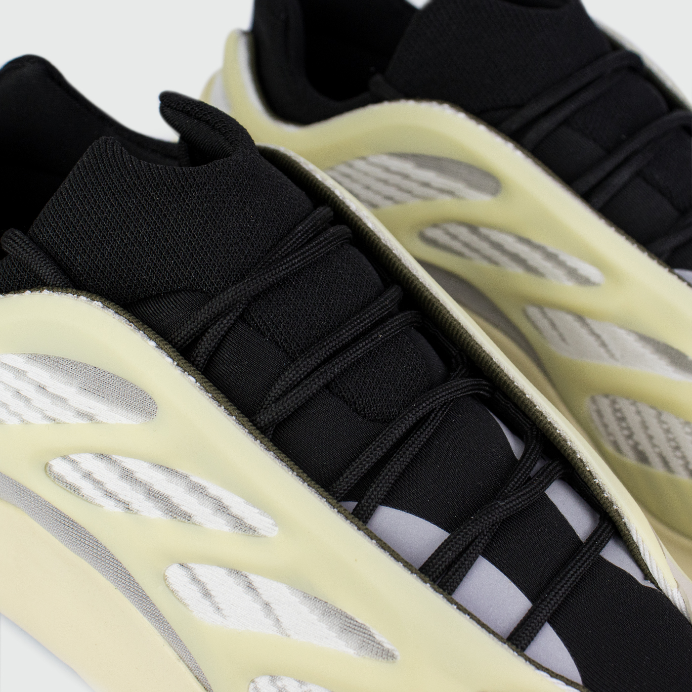Кроссовки Adidas Yeezy Boost 700 v3 Azael