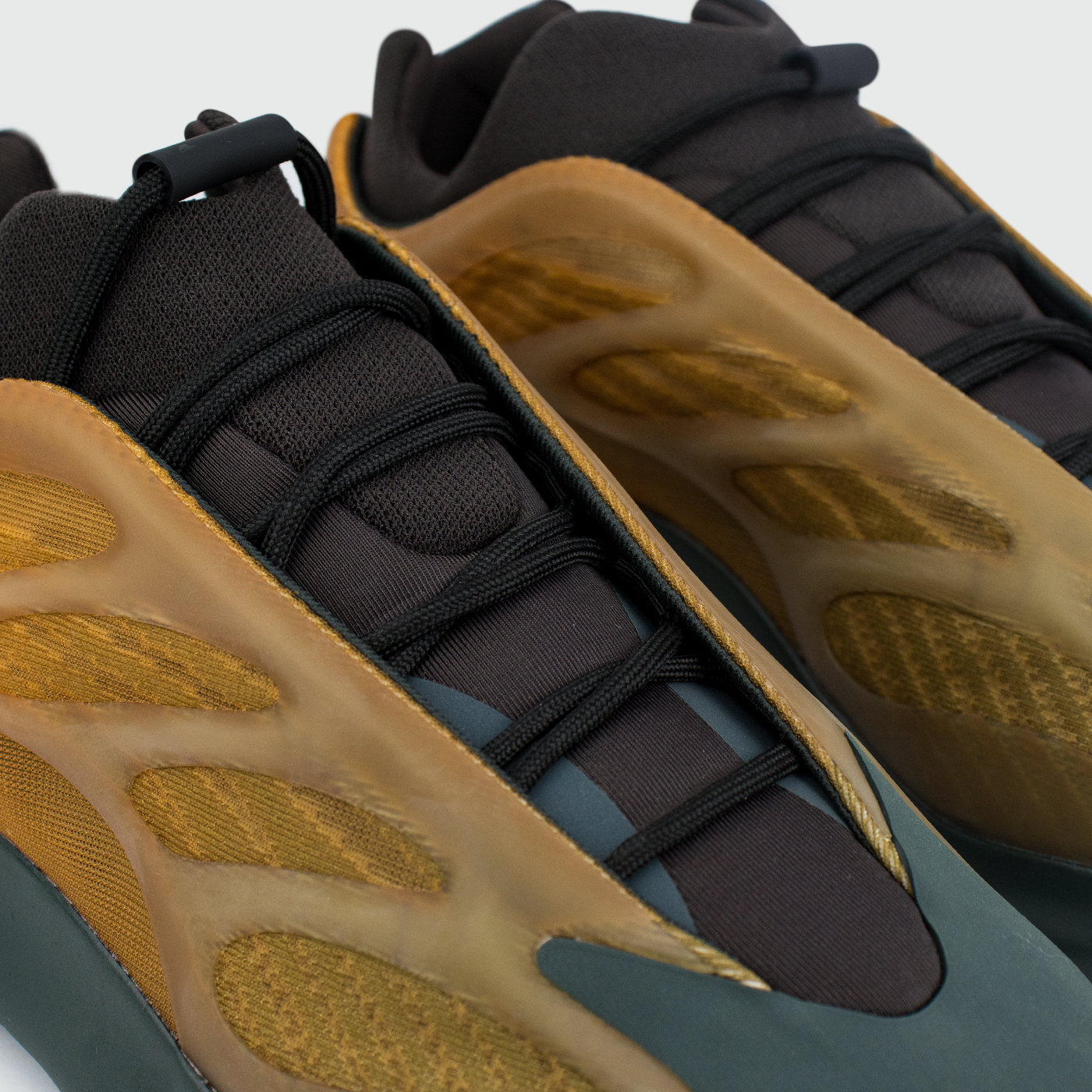 Кроссовки Adidas Yeezy Boost 700 v3 Copper Fade Кроссовки Adidas Yeezy Boost 700 v3 Copper Fade