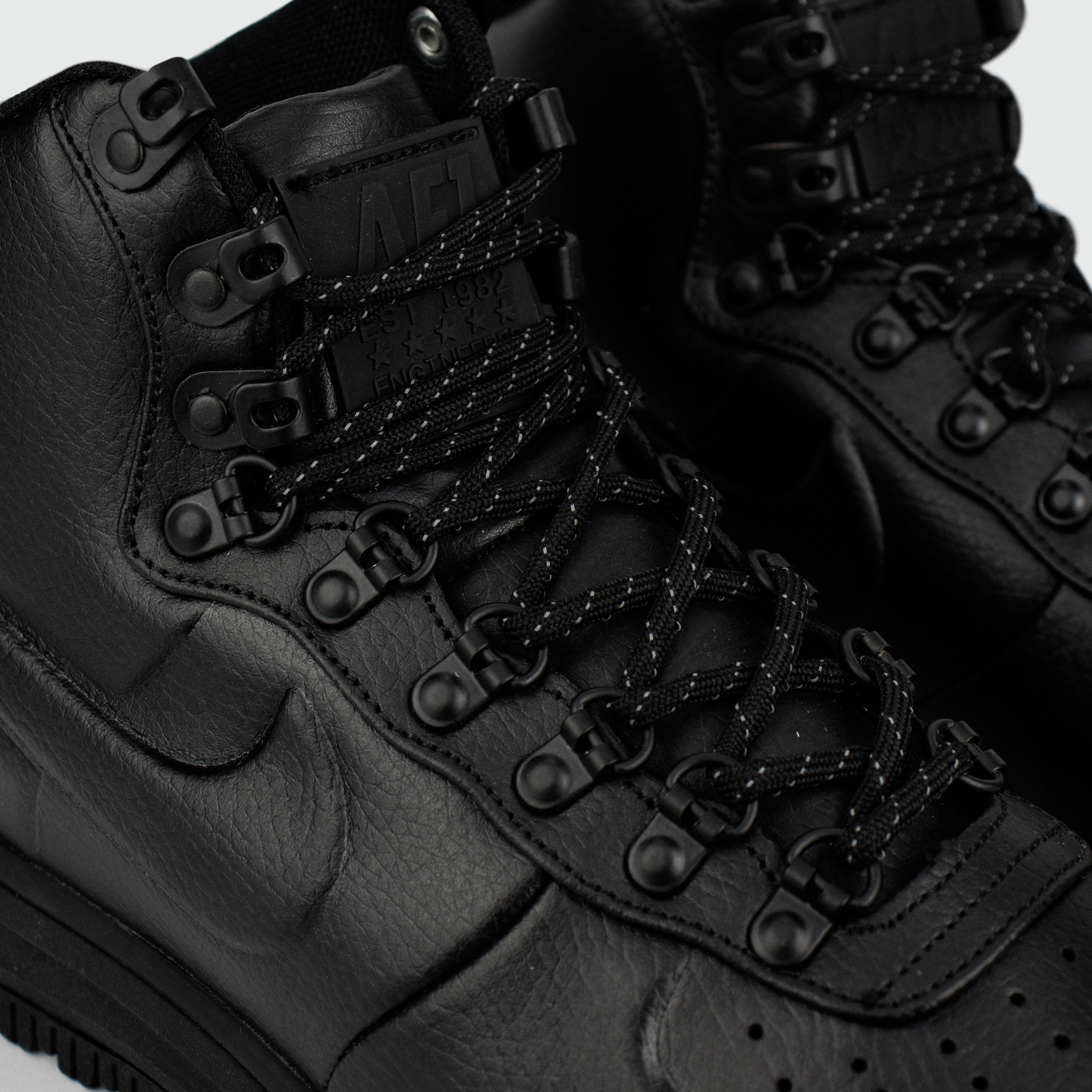 Кроссовки Nike Lunar Force 1 Duckboot 18 Triple Black Кроссовки Nike Lunar Force 1 Duckboot 18 Triple Black