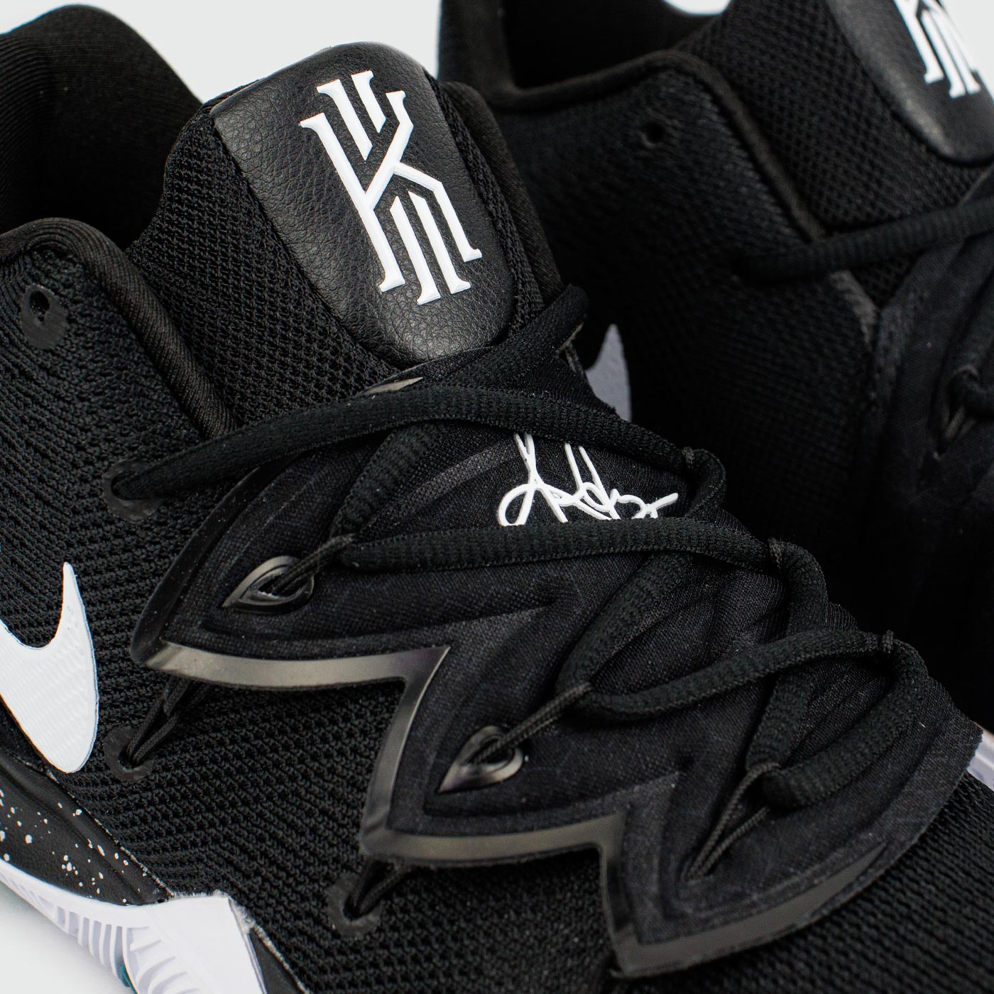 Кроссовки Nike Kyrie 5 Black Magic