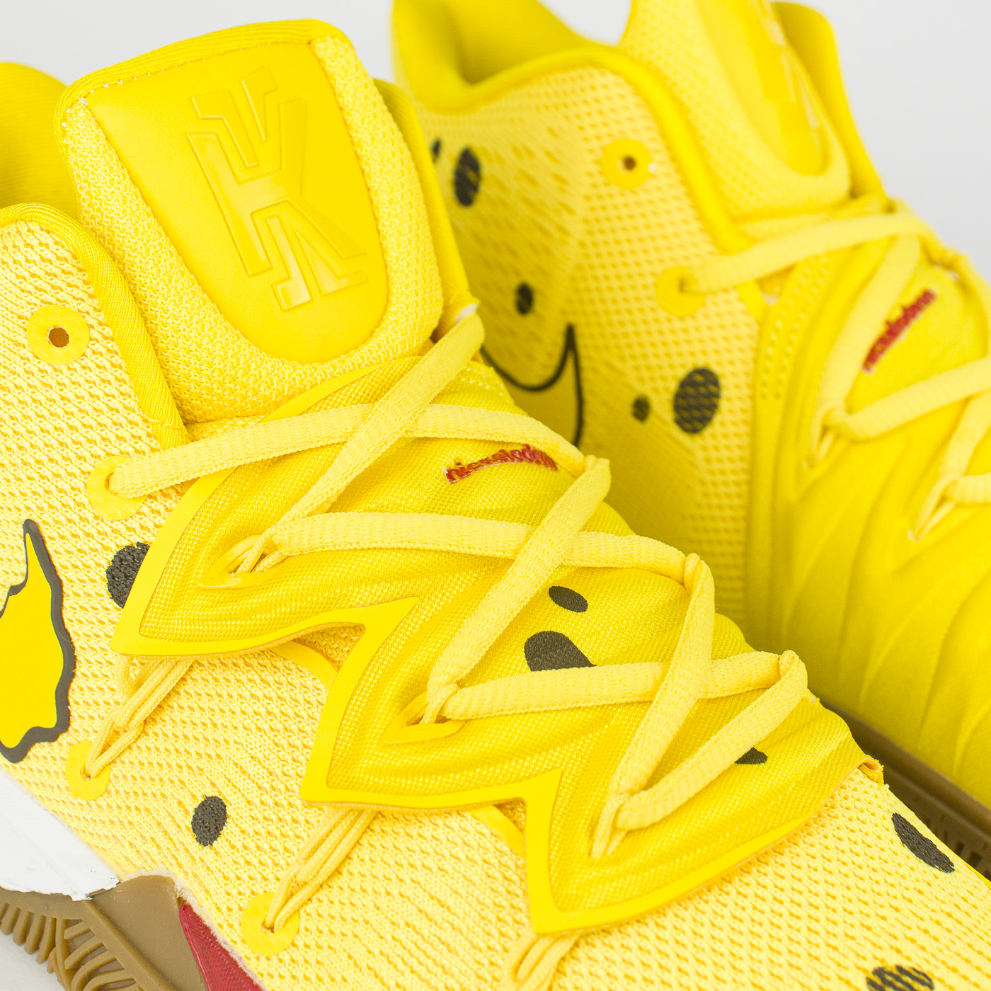 Кроссовки Nike Kyrie 5 Spongebob