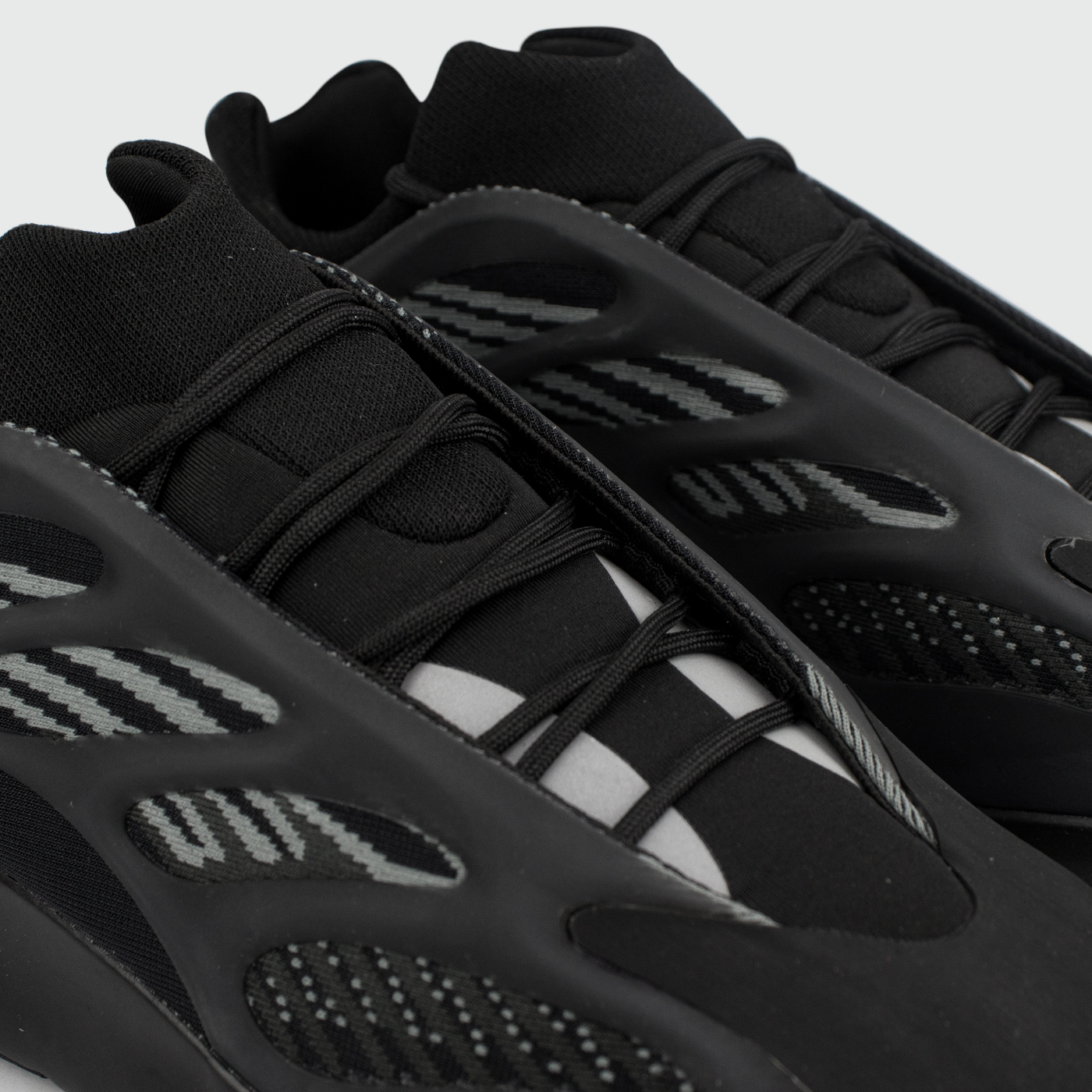 Кроссовки Adidas Yeezy Boost 700 v3 Alvah Кроссовки Adidas Yeezy Boost 700 v3 Alvah