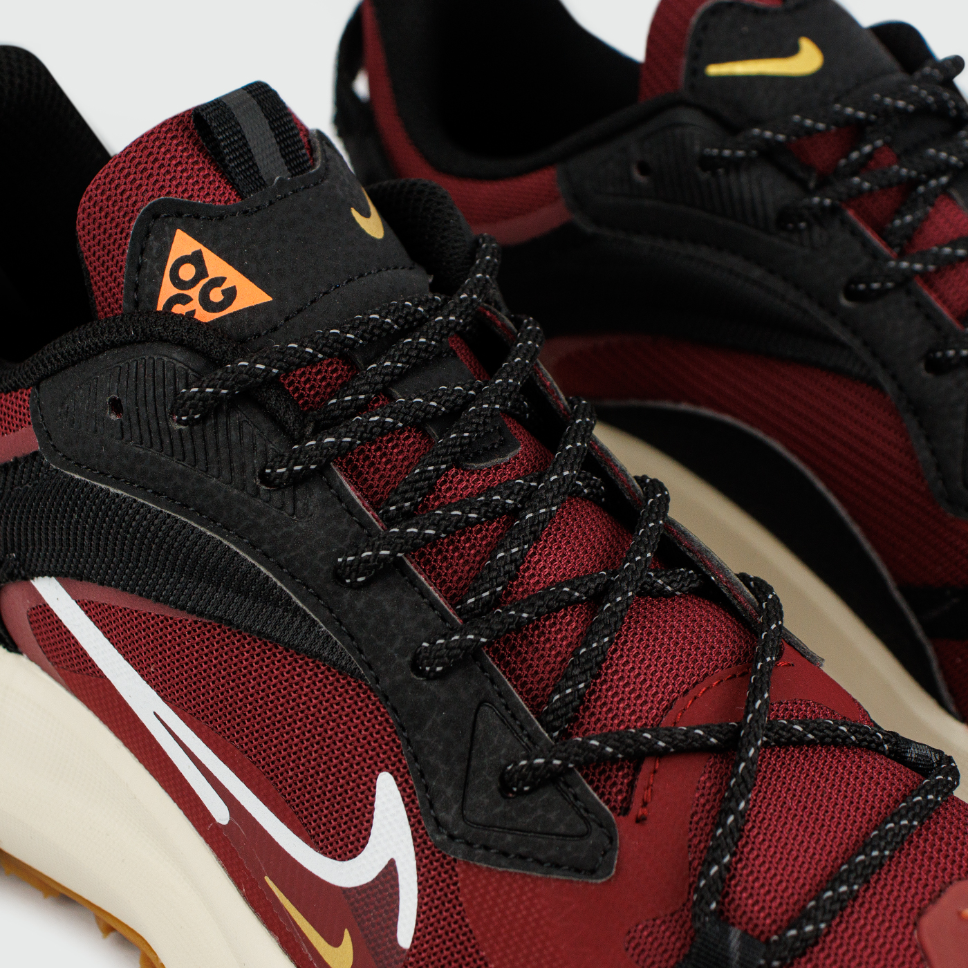 Кроссовки Nike ACG Mountain Fly 2 Low Gtx Red Кроссовки Nike ACG Mountain Fly 2 Low Gtx Red