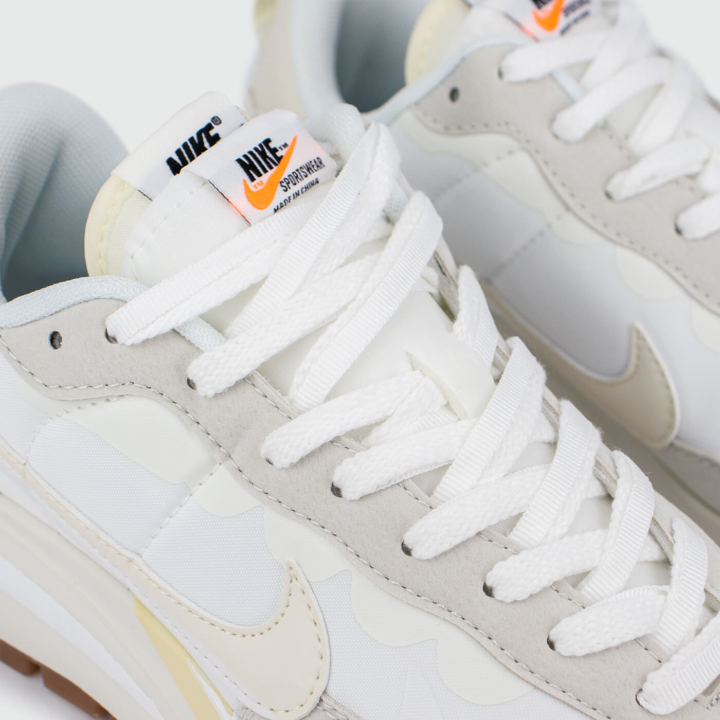 Кроссовки Nike Vapor Waffle x Sacai White / Gum Кроссовки Nike Vapor Waffle x Sacai White / Gum