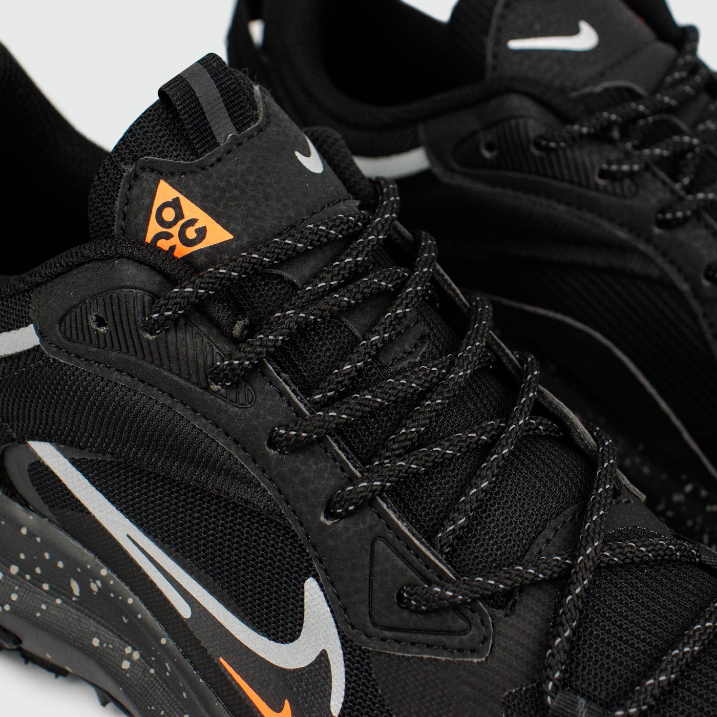Кроссовки Nike ACG Mountain Fly 2 Low Gtx Black Orange Кроссовки Nike ACG Mountain Fly 2 Low Gtx Black Orange