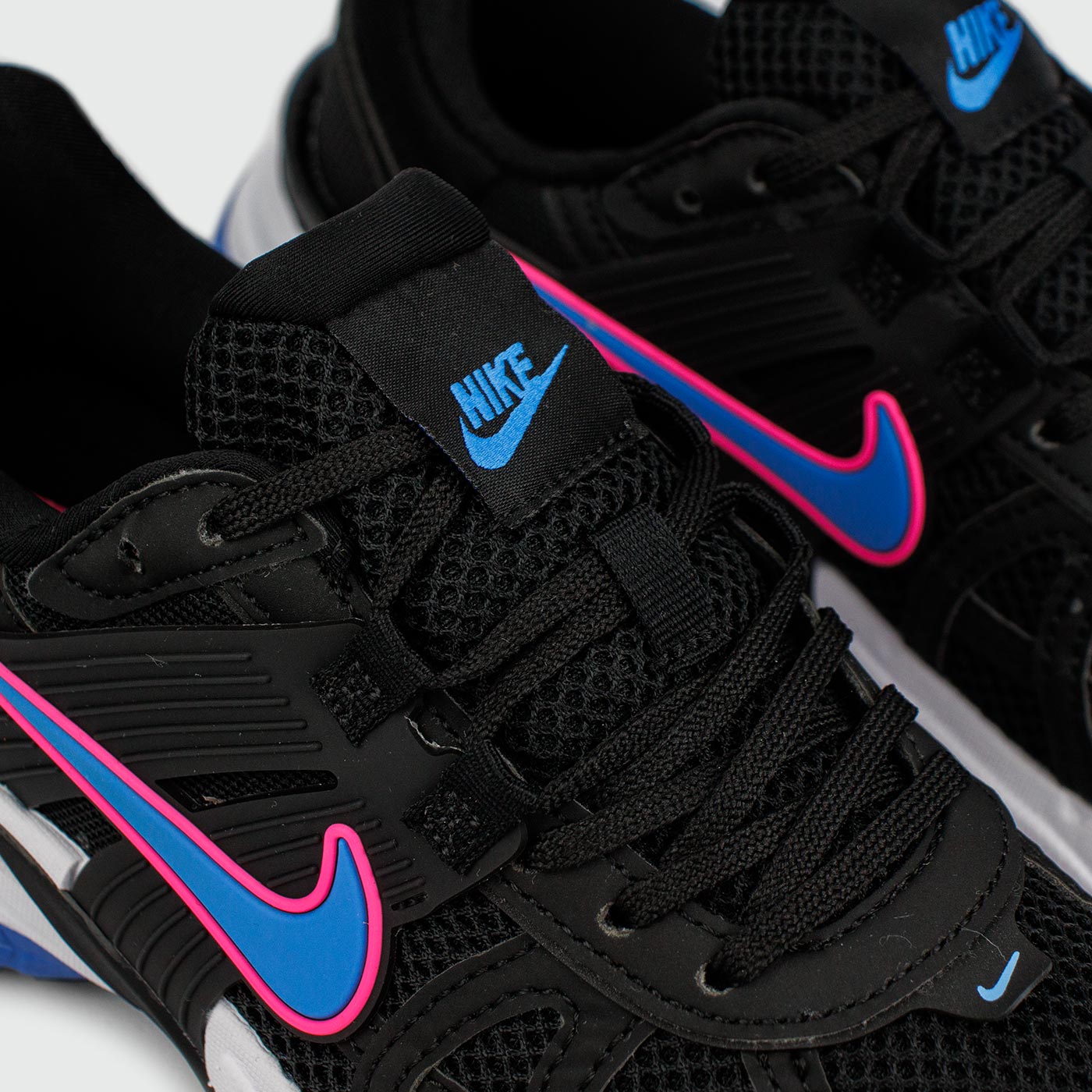 Кроссовки Nike V2K Run Black Blue Pink Wmns Кроссовки Nike V2K Run Black Blue Pink Wmns