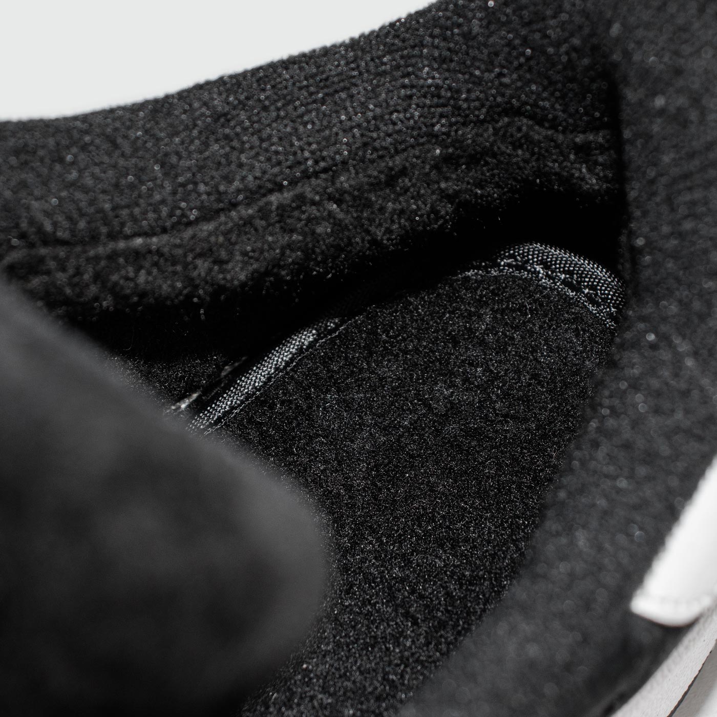 Кроссовки Adidas Campus 00s Black White 2 with Fur Кроссовки Adidas Campus 00s Black White 2 with Fur