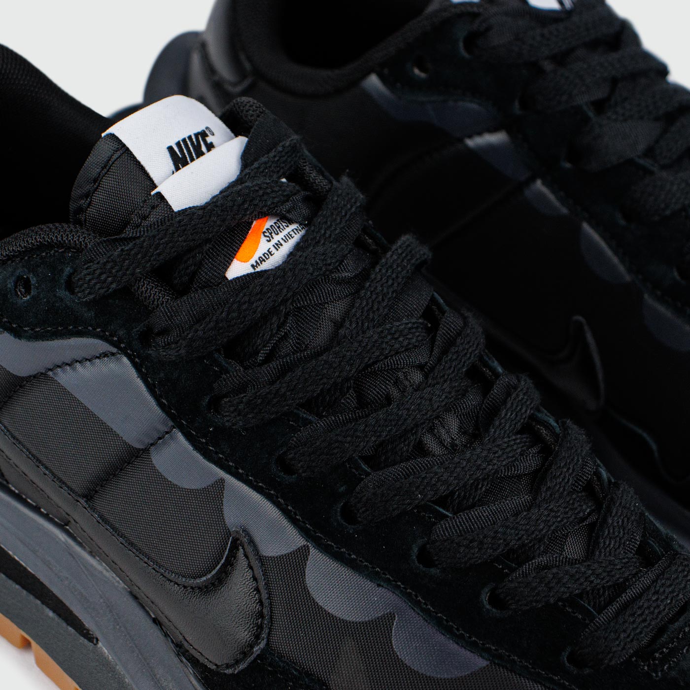 Кроссовки Nike Vapor Waffle x Sacai Black / Gum Ftwr. Кроссовки Nike Vapor Waffle x Sacai Black / Gum Ftwr.