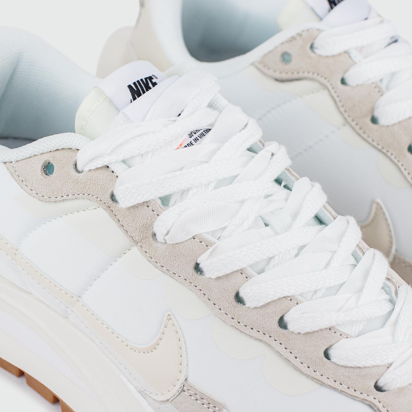 Кроссовки Nike Vapor Waffle x Sacai White / Gum Кроссовки Nike Vapor Waffle x Sacai White / Gum
