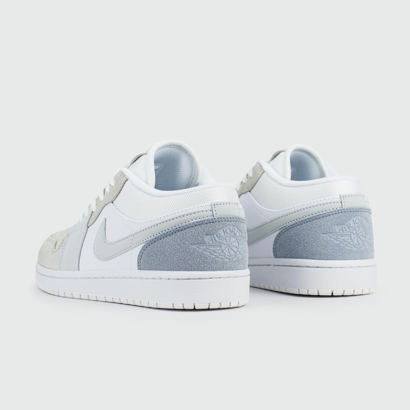 Кроссовки Nike Air Jordan 1 Low Paris Suede Wmns Кроссовки Nike Air Jordan 1 Low Paris Suede Wmns
