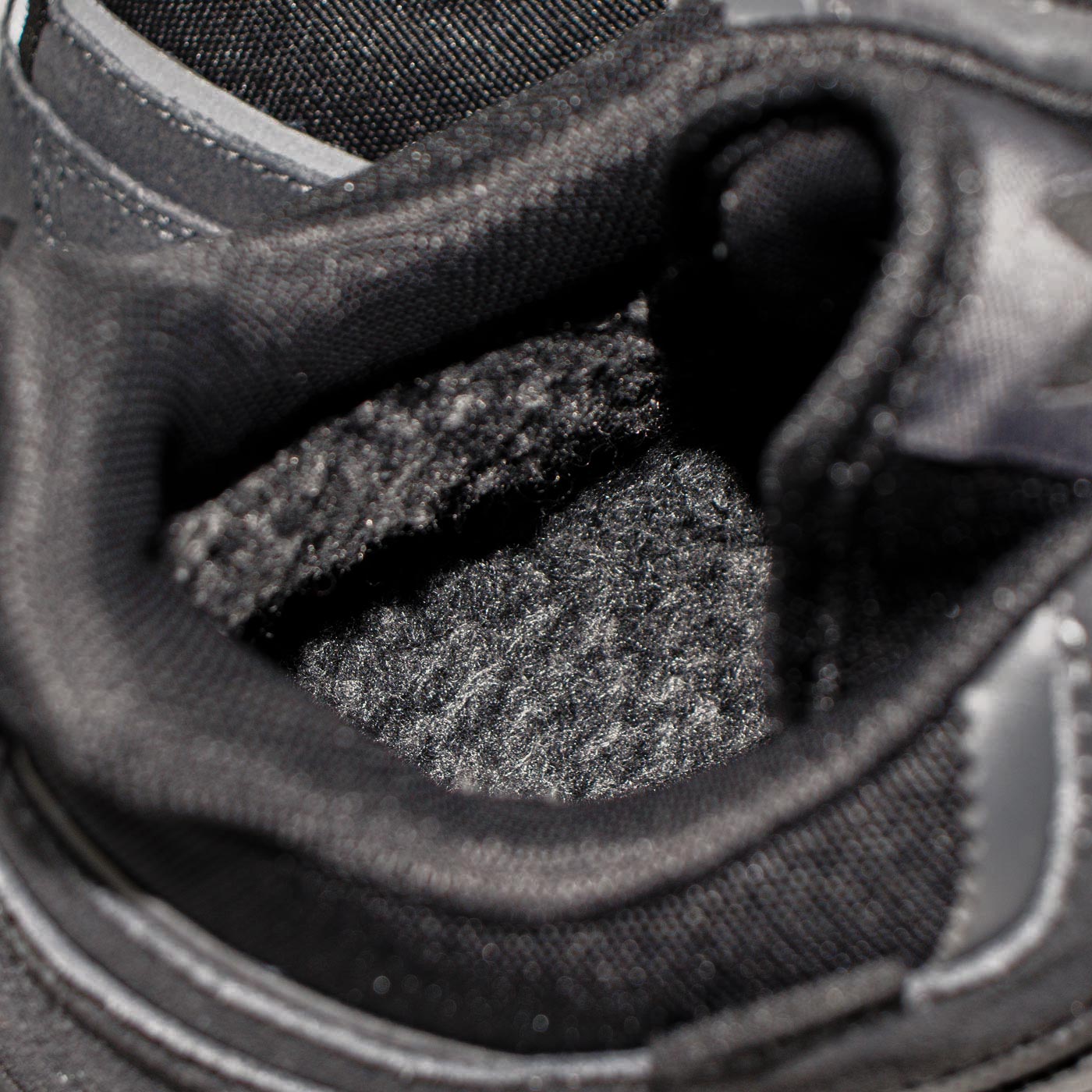 Кроссовки Adidas Retropy F2 Mid Black with Fur Кроссовки Adidas Retropy F2 Mid Black with Fur