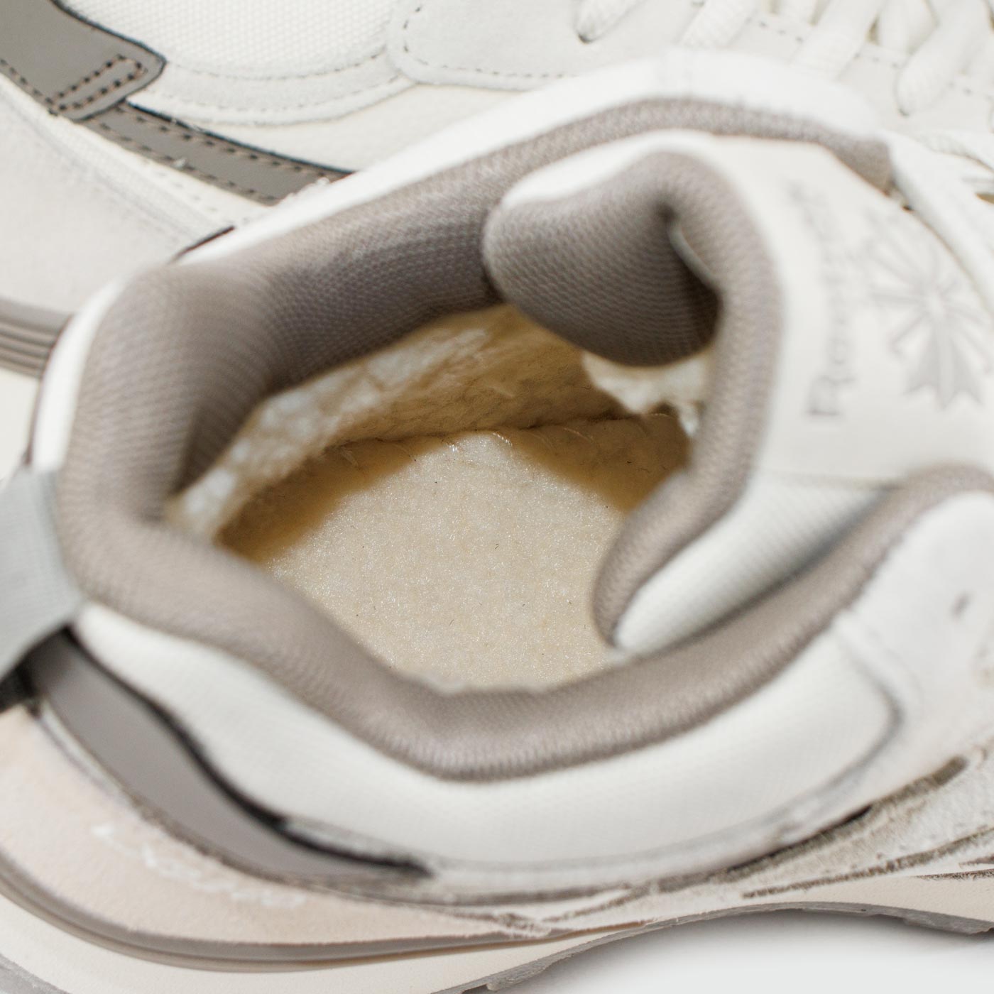 Кроссовки Reebok LX 2200 Mid Grey / White Wmns with Fur Кроссовки Reebok LX 2200 Mid Grey / White Wmns with Fur