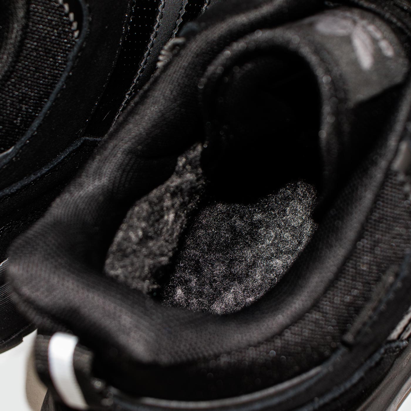 Кроссовки Adidas Retropy F2 Mid Black with Fur dm Кроссовки Adidas Retropy F2 Mid Black with Fur dm