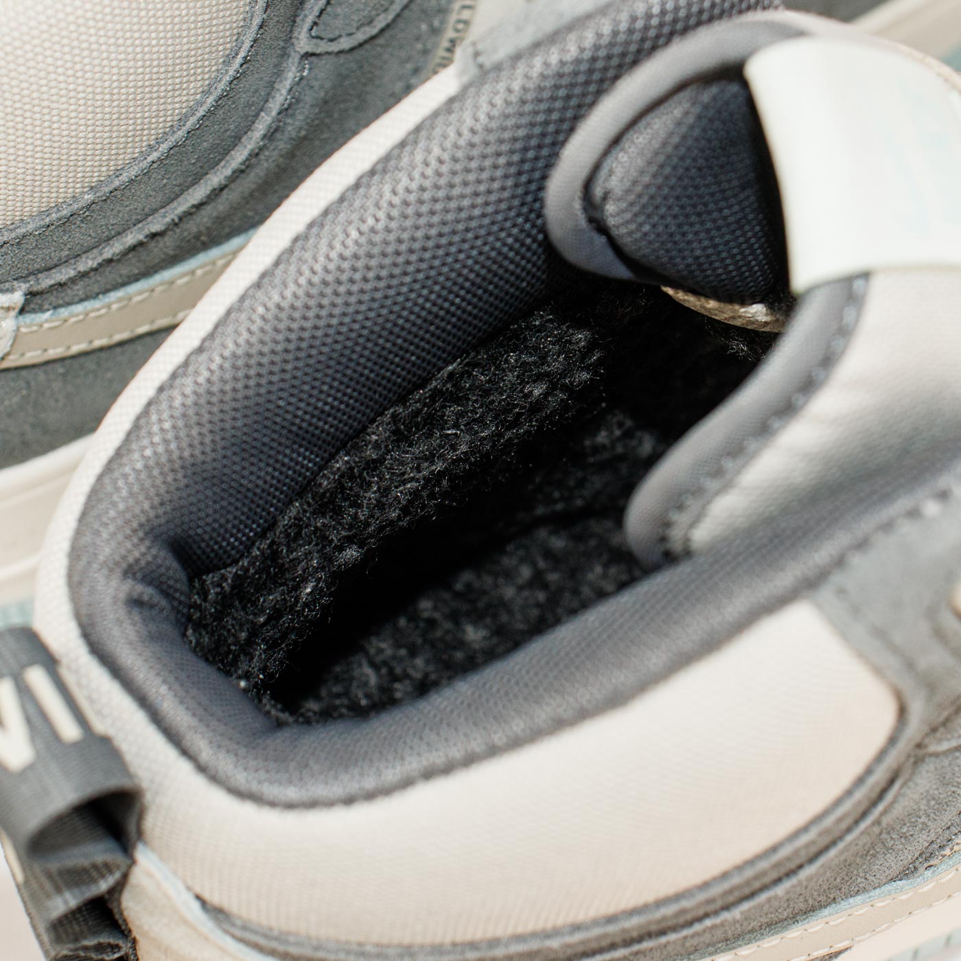 Кроссовки Nike Air Force 1 Mid Grey / White Blue Ftwr. with Fur Wmns Кроссовки Nike Air Force 1 Mid Grey / White Blue Ftwr. with Fur Wmns