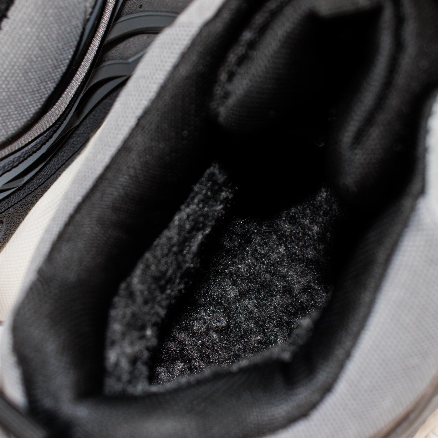 Кроссовки Packer x Adidas FYW Intimidation Grey with Fur Кроссовки Packer x Adidas FYW Intimidation Grey with Fur