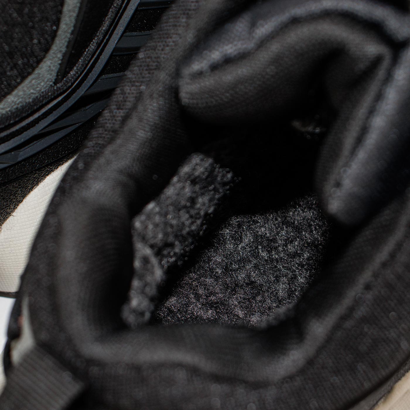Кроссовки Packer x Adidas FYW Intimidation Black / White with Fur Кроссовки Packer x Adidas FYW Intimidation Black / White with Fur