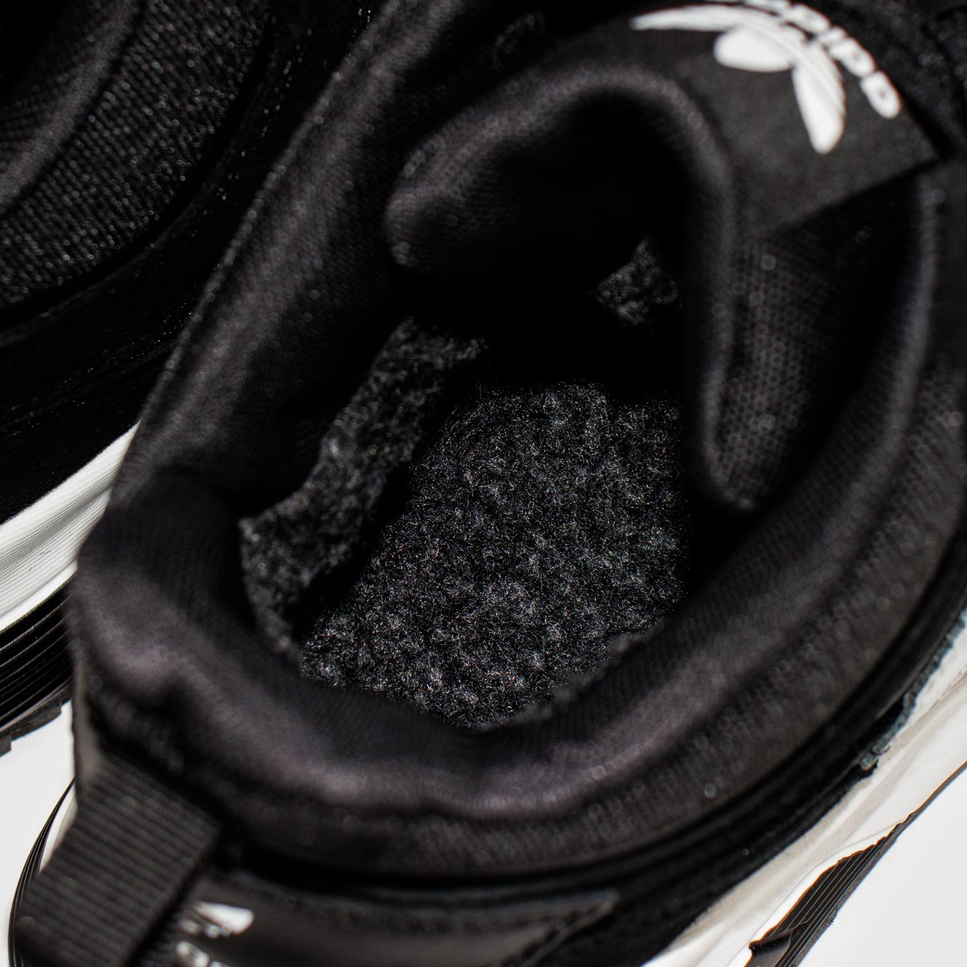 Кроссовки Adidas Retropy F2 Mid Black / White with Fur Кроссовки Adidas Retropy F2 Mid Black / White with Fur