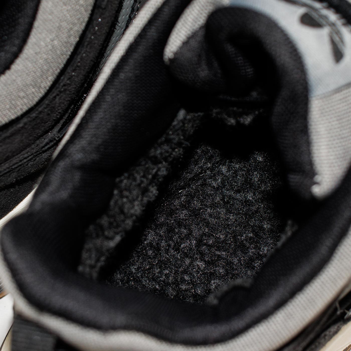 Кроссовки Adidas Retropy F2 Mid Grey / White with Fur dm Кроссовки Adidas Retropy F2 Mid Grey / White with Fur dm
