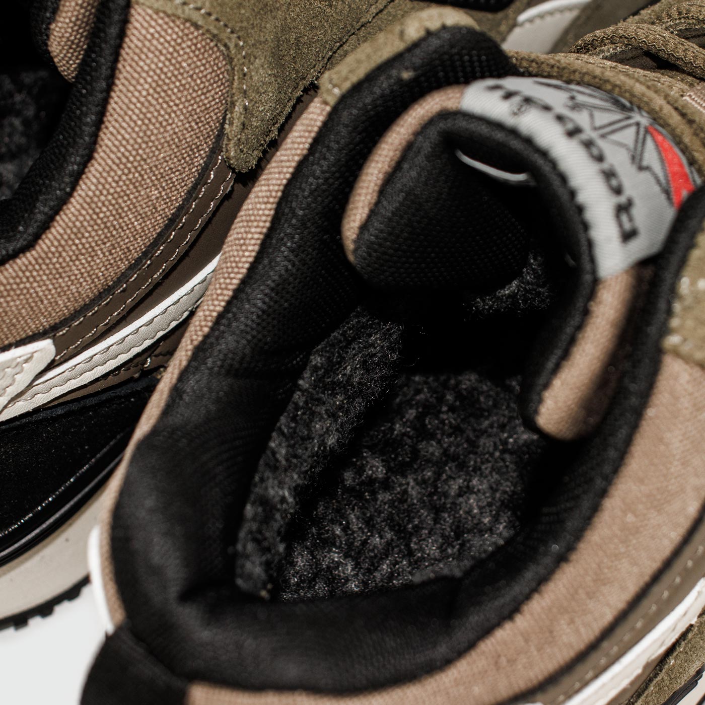 Кроссовки Reebok LX 2200 Mid Olive White with Fur Кроссовки Reebok LX 2200 Mid Olive White with Fur