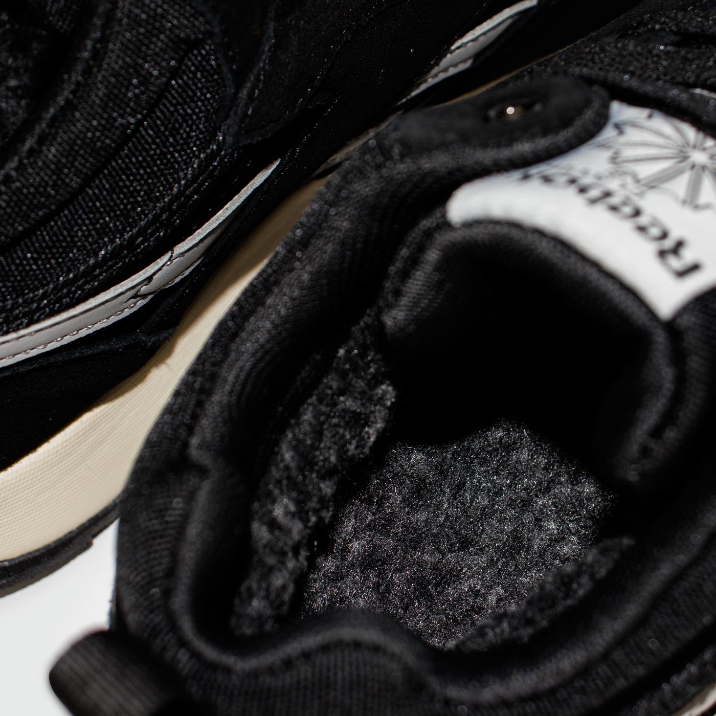 Кроссовки Reebok Classic Utility Suede Black / White with Fur Кроссовки Reebok Classic Utility Suede Black / White with Fur