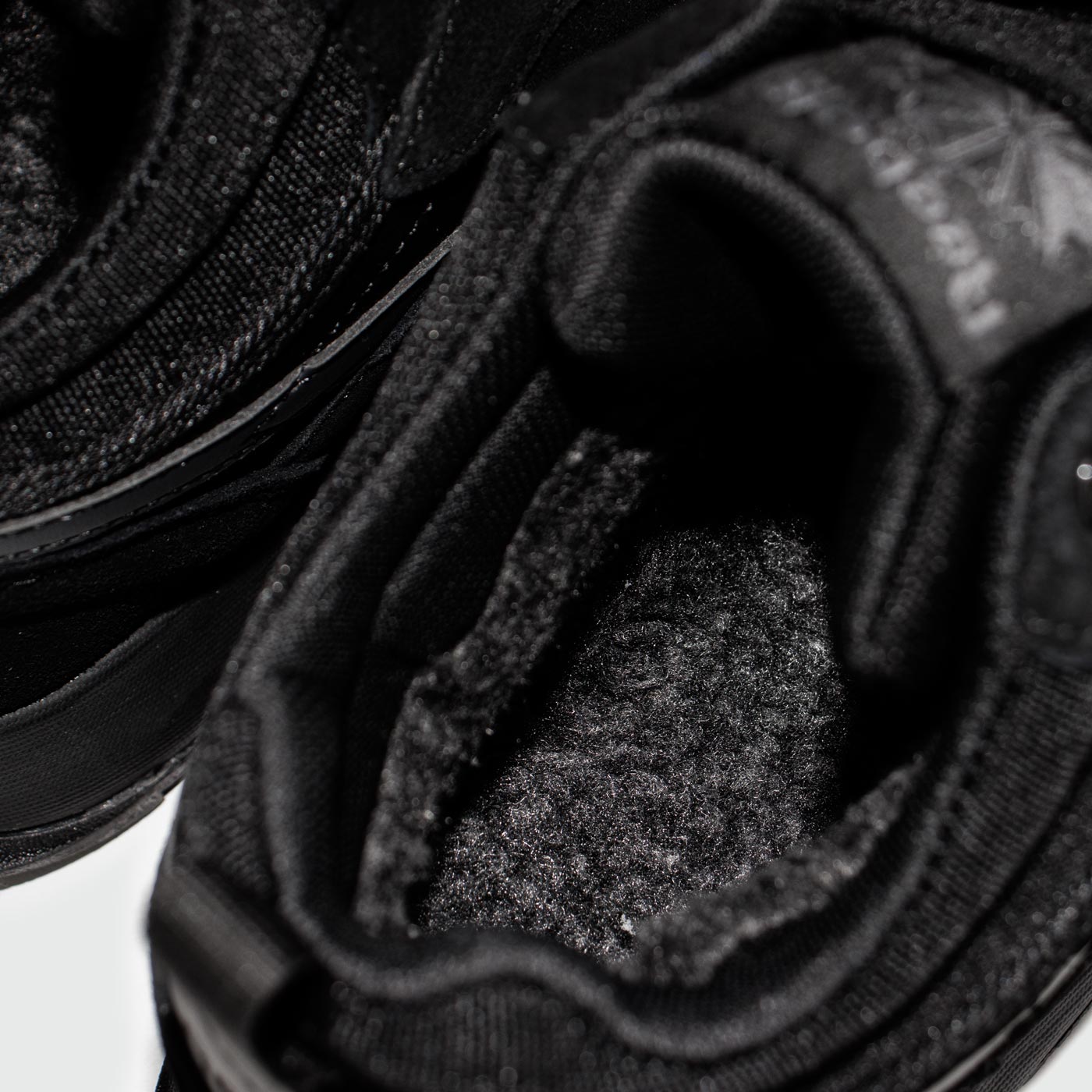 Кроссовки Reebok Classic Utility Suede Black with Fur Кроссовки Reebok Classic Utility Suede Black with Fur