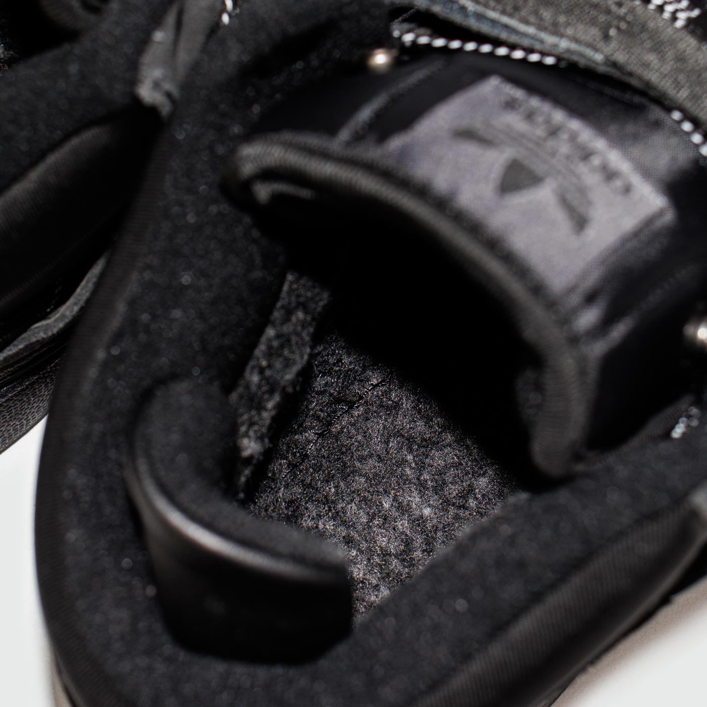 Кроссовки Adidas Forum Mid x Bad Bunny Dark Grey with Fur Кроссовки Adidas Forum Mid x Bad Bunny Dark Grey with Fur