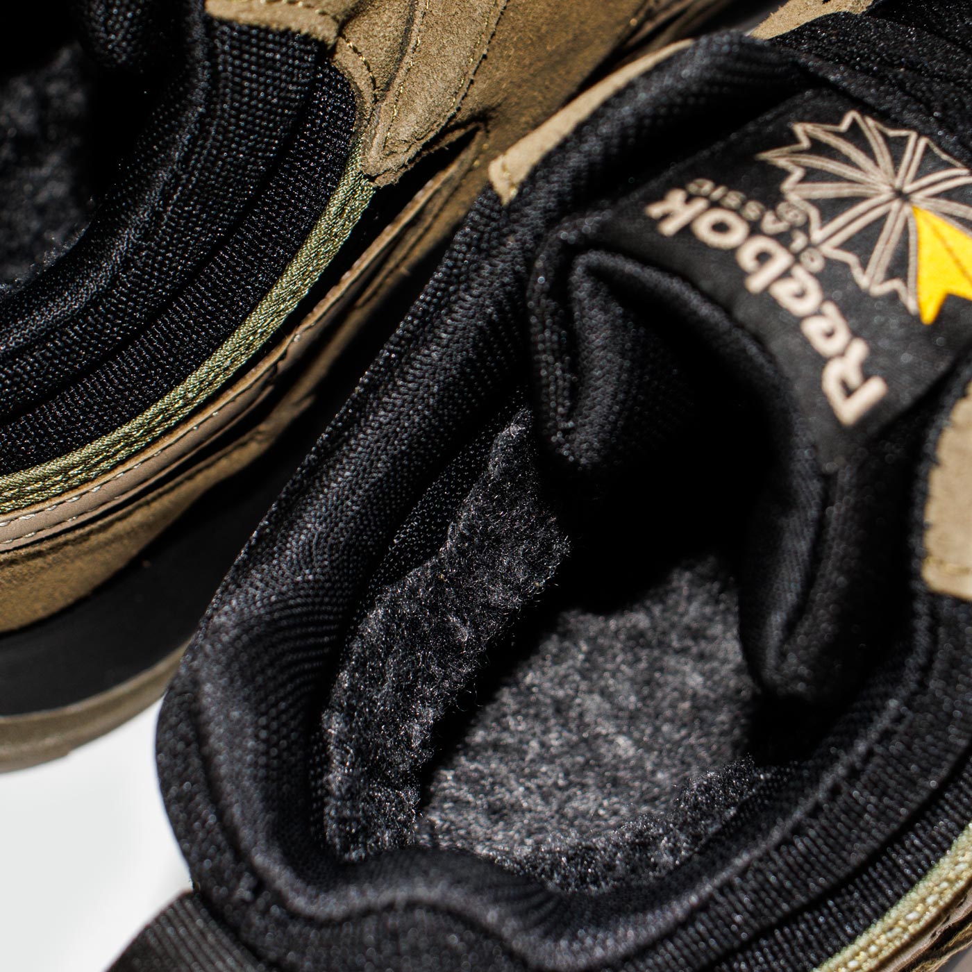 Кроссовки Reebok Classic Utility Suede Olive Black with Fur Кроссовки Reebok Classic Utility Suede Olive Black with Fur